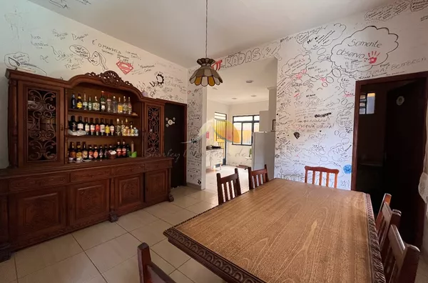 VENDO EXCELENTE CASA NO CORAÇÃO DA CIDADE!