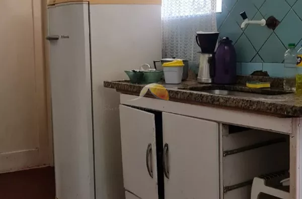 VENDE-SE CASA COMERCIAL COM 2 COMÉRCIOS E 2 KITNETS