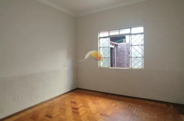 ALUGO, VENDO OU TROCO ÓTIMA CASA NO BAIRRO VARGINHA! - Foto 9