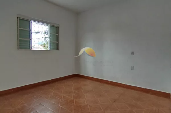 VENDO ÓTIMA CASA  NO BAIRRO PIEDADE!