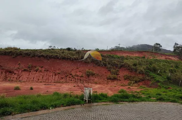 VENDE-SE TERRENO NO VALE DAS HORTÊNSIAS!