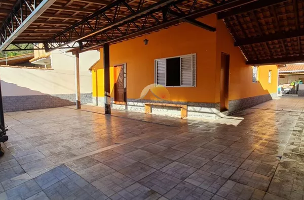 VENDO ÓTIMA CASA NO BAIRRO VARGINHA