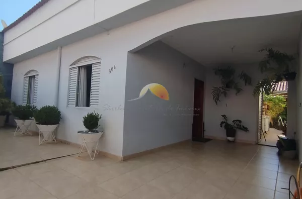 VENDO EXCELENTE CASA NO BAIRRO MEDICINA