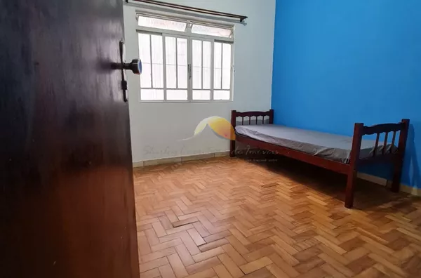 ALUGA-SE ÓTIMA CASA NO CENTRO