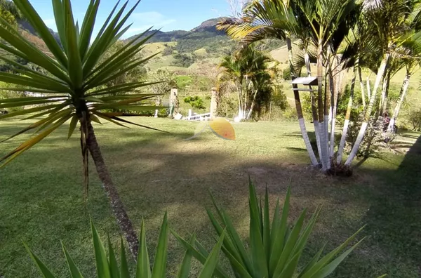 VENDE-SE CHACARA EM PIRANGUÇU