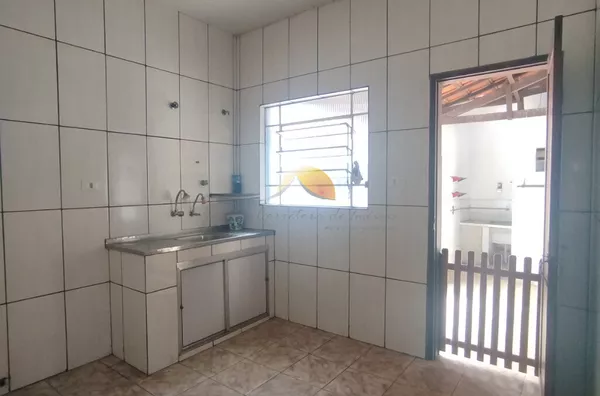 VENDO ÓTIMA CASA NO BAIRRO SANTO ANTÔNIO