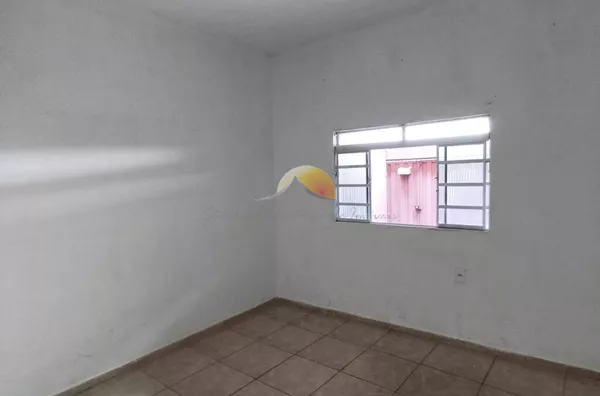 ALUGA-SE CASA NO BAIRRO VILA PODDIS!