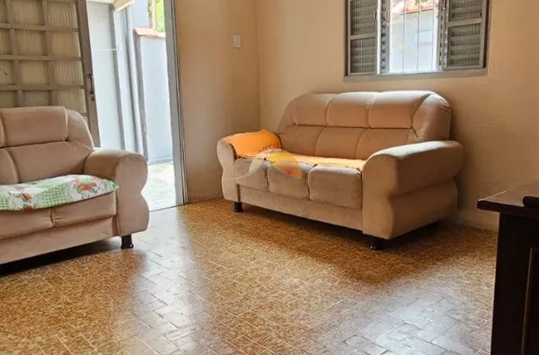 VENDO ÓTIMA CASA NO BAIRRO SANTA ROSA