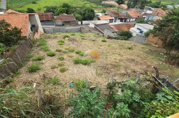 VENDO TERRENO COM 750m² NO BAIRRO REBOURGEON