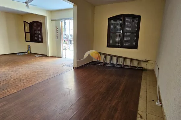VENDO EXCELENTE CASA NA AVENIDA BPS!