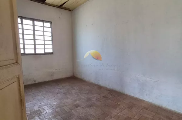 VENDO EXCELENTE CASA NO BAIRRO MORRO CHIC!