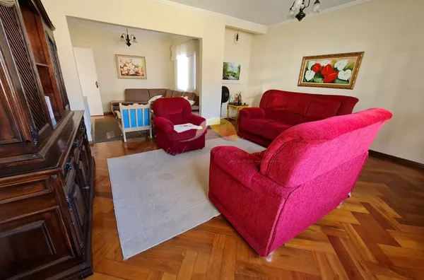 VENDE-SE BELÍSSIMA CASA NO BAIRRO VARGINHA