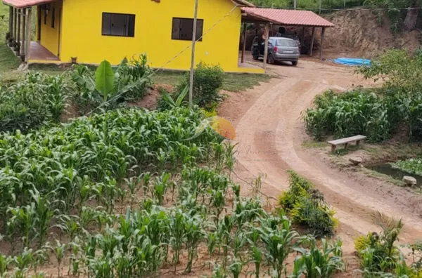 VENDO ÓTIMA CHÁCARA NO BAIRRO ÁGUA LIMPA