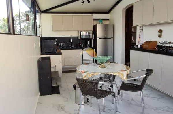 VENDO ENCANTADORA CASA NO CENTRO DE ITAJUBÁ!