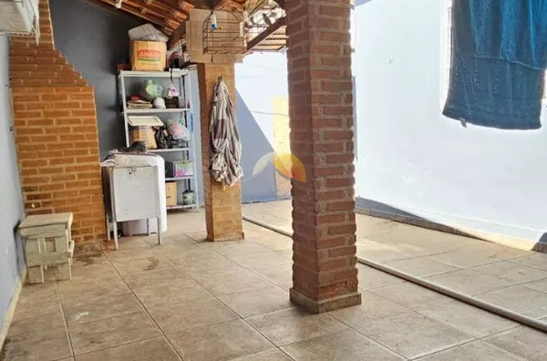 VENDO CASA NO BAIRRO NOSSA SENHORA DE FÁTIMA