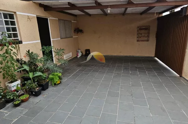 VENDE-SE CASA NO BAIRRO SANTO ANTONIO 