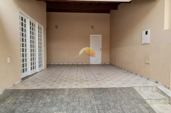 VENDO ÓTIMA CASA NO BAIRRO MEDICINA