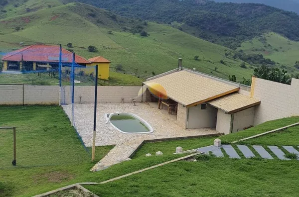 VENDO ÓTIMA CHÁCARA EM MARIA DA FÉ!