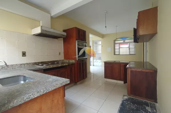 ALUGO ÓTIMA CASA NO BAIRRO SÃO VICENTE.