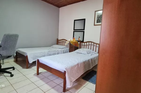 ALUGA-SE QUARTOS NO BAIRRO VARGINHA!