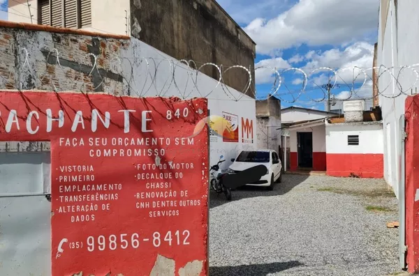 VENDE-SE TERRENO COM MEIA ÁGUA