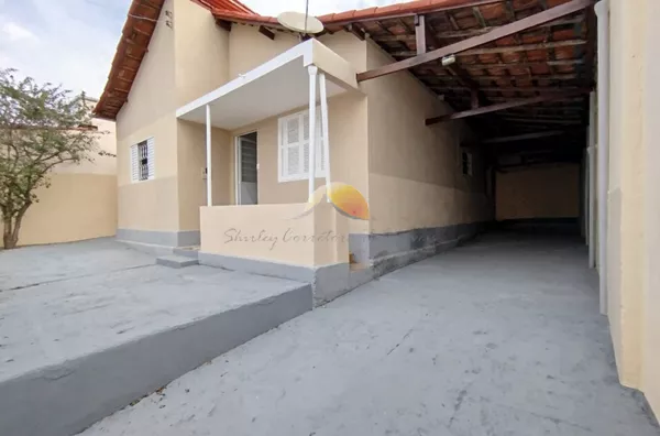 VENDO ÓTIMA CASA  NO BAIRRO PIEDADE!