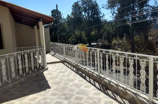 VENDO EXCELENTE CASA NO BAIRRO CRUZEIRO