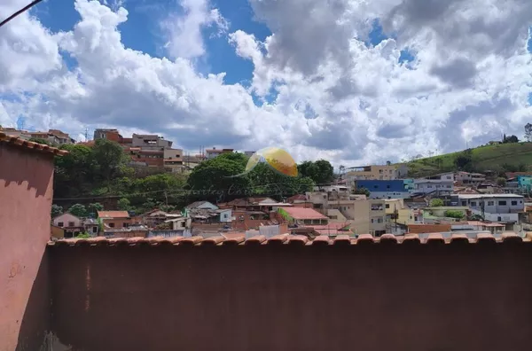 ALUGA-SE CASA NO BAIRRO VILA PODDIS!