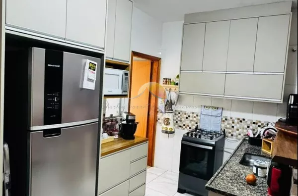 VENDO EXCELENTE CASA NO BAIRRO SANTA TEREZINHA