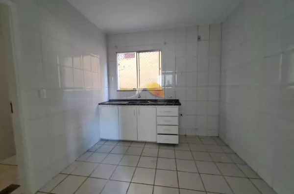 ALUGA-SE ÓTIMO APARTAMENTO NO BAIRRO VARGINHA