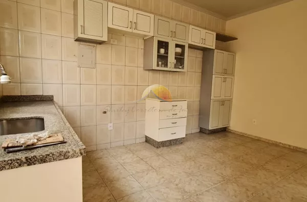 VENDO ÓTIMA CASA NO BAIRRO MEDICINA