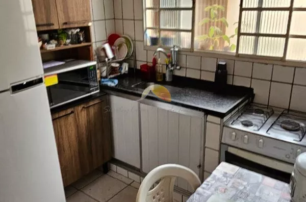 VENDE-SE CASA NO BAIRRO SANTO ANTONIO 