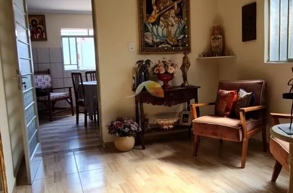 VENDE-SE EXCELENTE CASA NO BAIRRO SANTA ROSA