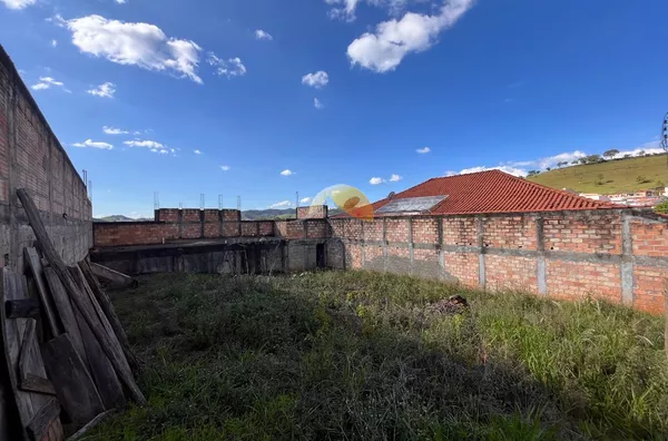 VENDE-SE TERRENO NO BAIRRO MEDICINA!