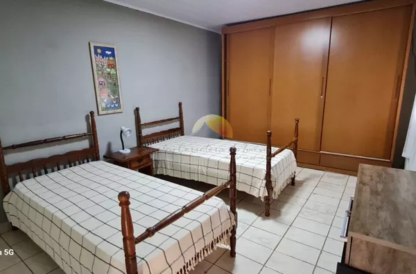 ALUGA-SE QUARTOS NO BAIRRO VARGINHA!