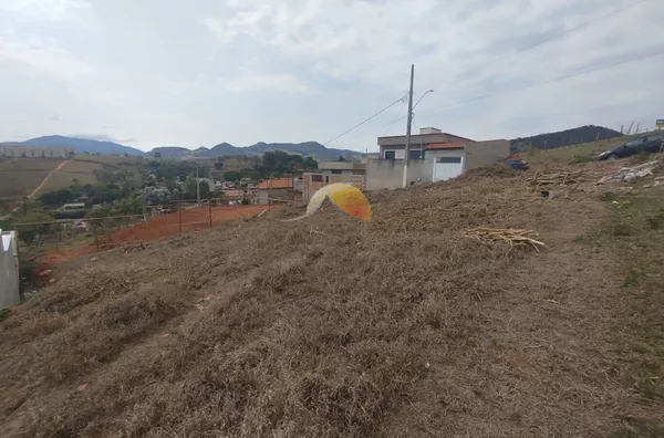 VENDO TERRENO NO BAIRRO COLINA VERDE 