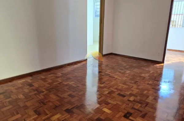 ALUGA-SE EXCELENTE CASA NO BAIRRO VARGINHA