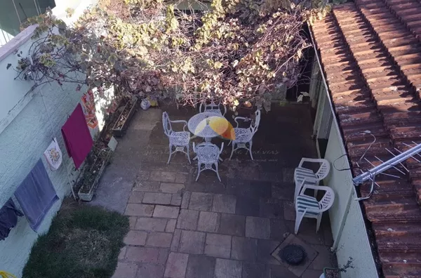 VENDE-SE CASA NO CENTRO DE ITAJUBÁ