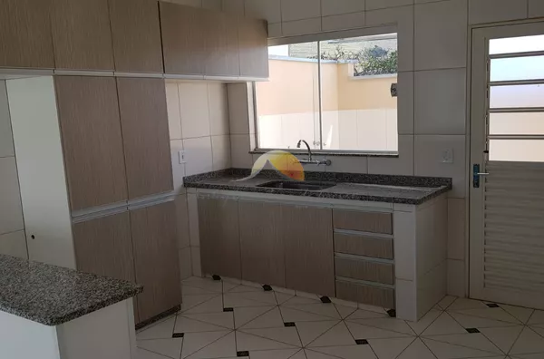 VENDE-SE SOBRADO EM PIRANGUINHO