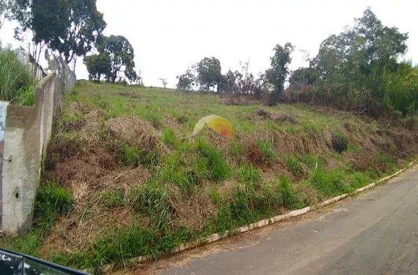 VENDE-SE TERRENO NO BAIRRO NAÇÕES