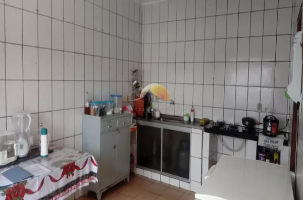 VENDE-SE CASA NO BAIRRO REBOURGEON 