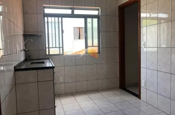 VENDE-SE PONTO COMERCIAL COM APARTAMENTO