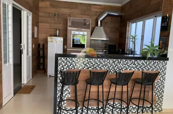 VENDE-SE CASA EM PIRANGUINHO