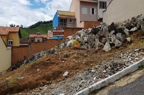 VENDO TERRENO NO BAIRRO SANTA ROSA