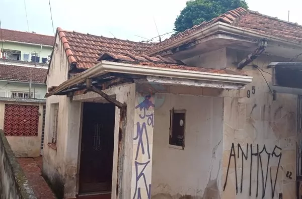 Terreno com casa antiga à Venda no Jd. das Bandeiras