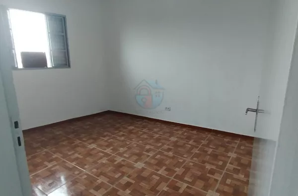 Alugo Casa 1 dormitório Av. Paula Ferreira