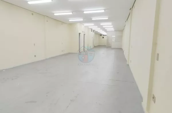 Alugo Salão comercial 240 m. Rua Tonelero