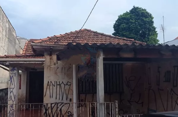 Terreno com casa antiga à Venda no Jd. das Bandeiras