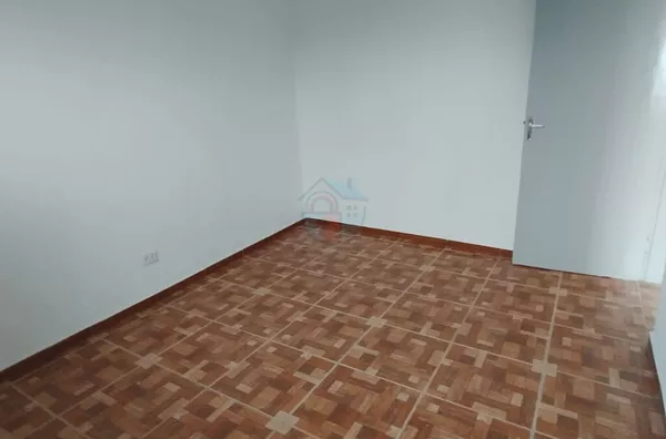 Alugo Casa 1 dormitório Av. Paula Ferreira