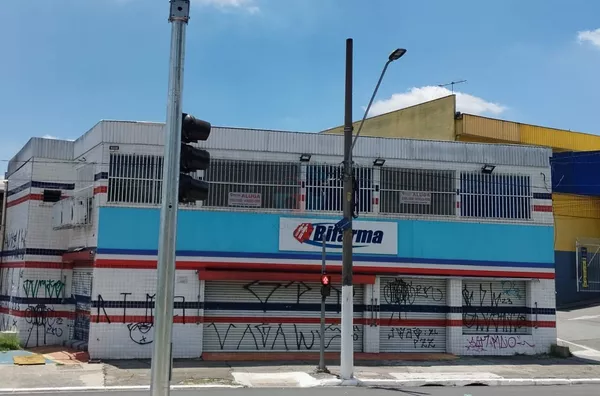 Alugo Prédio Comercial Av. Inajar de Souza